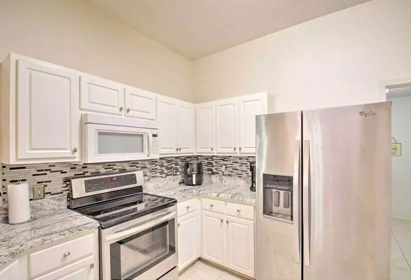 Modern Gulf Breeze Retreat ~ 4 Mi To Beaches!