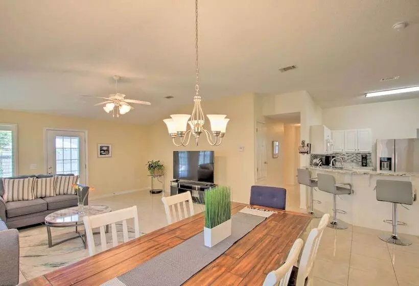 Modern Gulf Breeze Retreat ~ 4 Mi To Beaches!