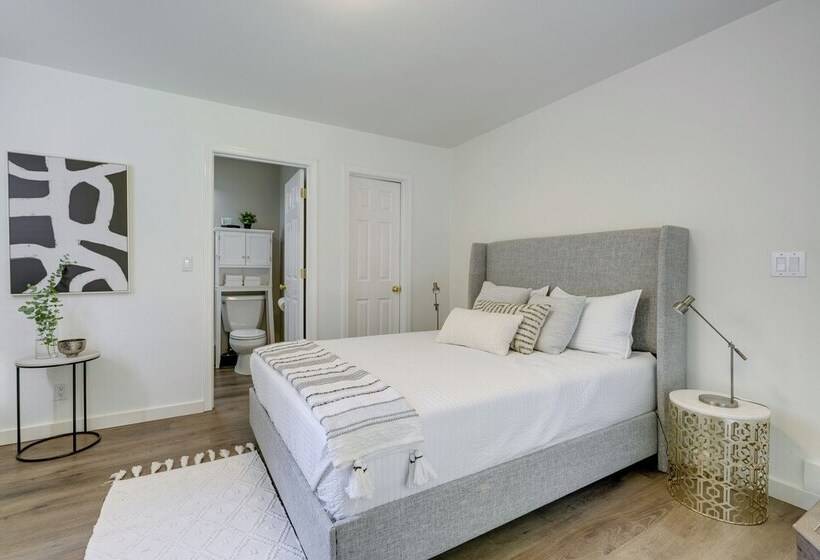 Modern Home: 3 Miles To Woodinville Wine Country!