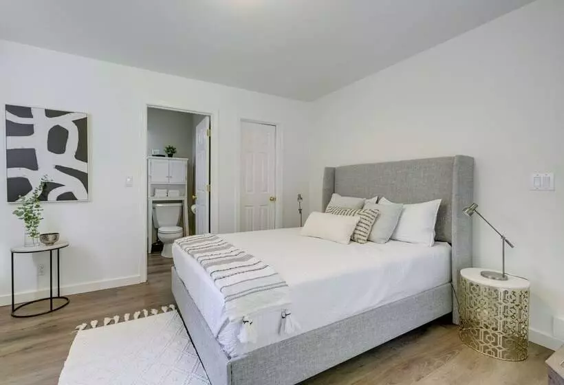 Modern Home: 3 Miles To Woodinville Wine Country!