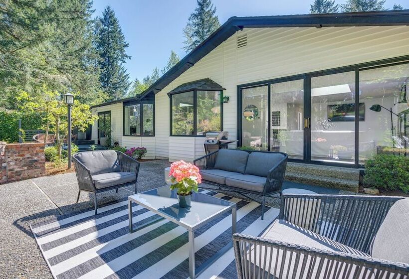 Modern Home: 3 Miles To Woodinville Wine Country!