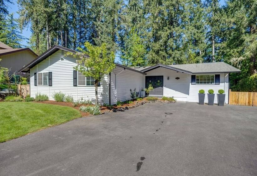 Modern Home: 3 Miles To Woodinville Wine Country!