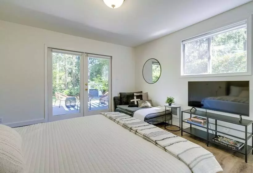 Modern Home: 3 Miles To Woodinville Wine Country!