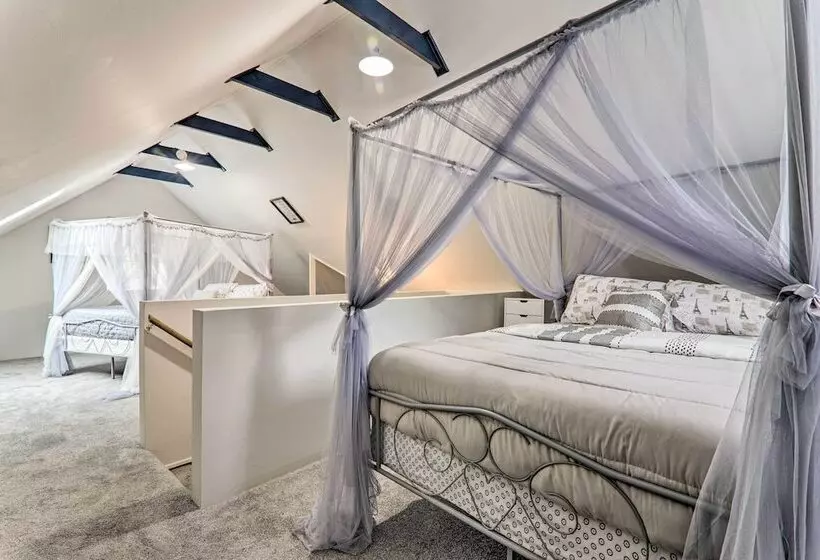 Fire Pit + Hot Tub: Peaceful Poconos Farms Getaway