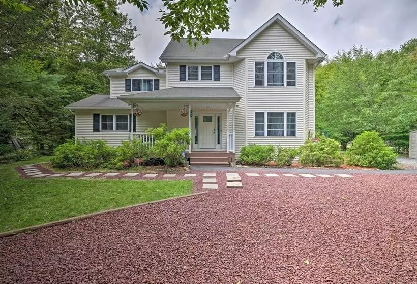 Fire Pit + Hot Tub: Peaceful Poconos Farms Getaway