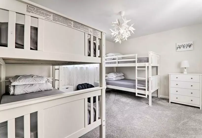 Fire Pit + Hot Tub: Peaceful Poconos Farms Getaway