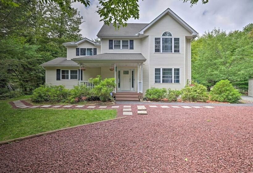 Fire Pit + Hot Tub: Peaceful Poconos Farms Getaway