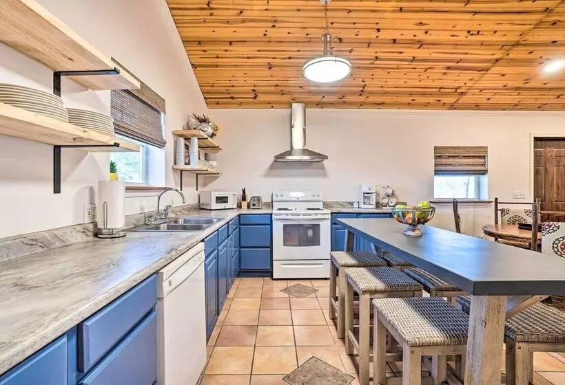 Relaxing Rural Harrison Home   11 Mi To Town