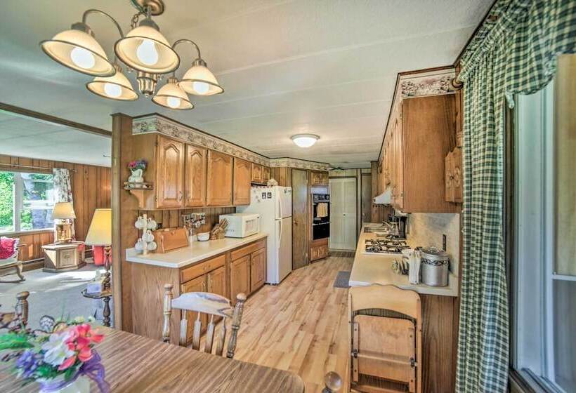 Riverfront Suring Home: Atv Trails, Sunroom!