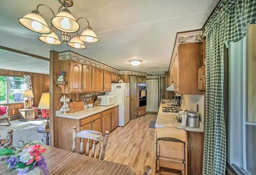 Riverfront Suring Home: Atv Trails, Sunroom!