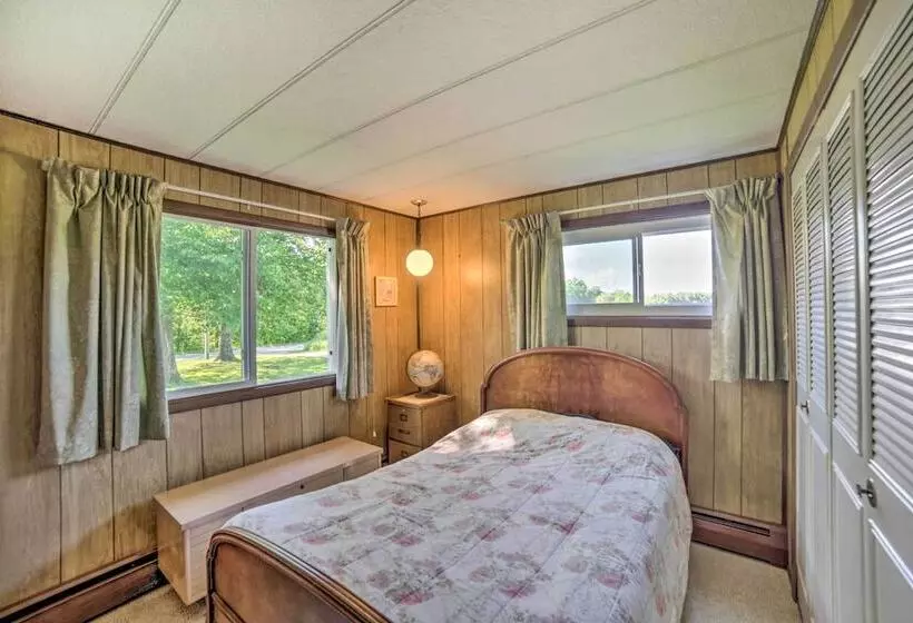 Riverfront Suring Home: Atv Trails, Sunroom!