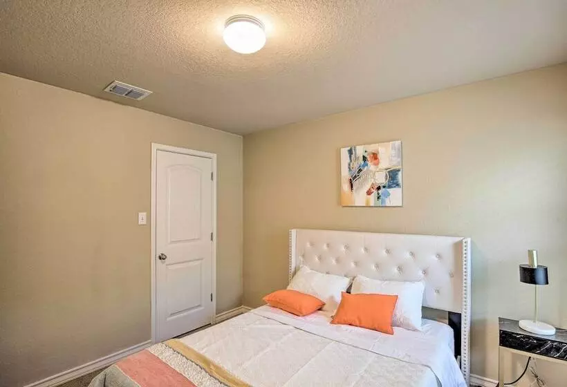 San Antonio Retreat W/ Yard & Grill Near Downtown!