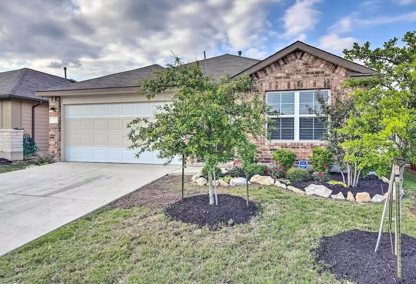 San Antonio Retreat W/ Yard & Grill Near Downtown!