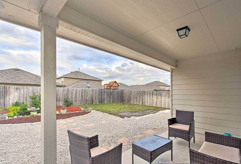 San Antonio Retreat W/ Yard & Grill Near Downtown!