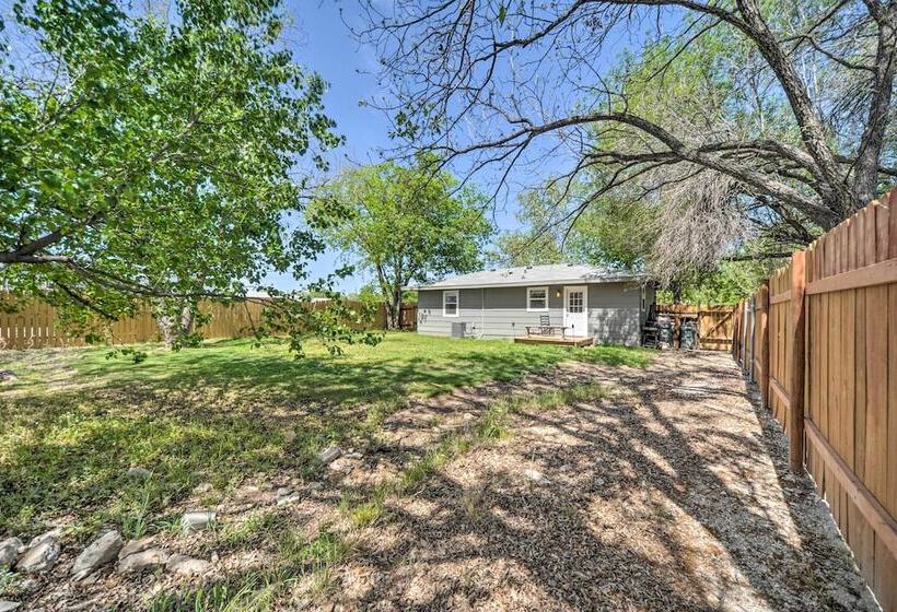 San Marcos Cottage W/ Large Private Backyard!