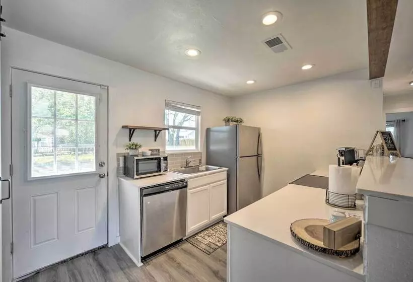 San Marcos Cottage W/ Large Private Backyard!