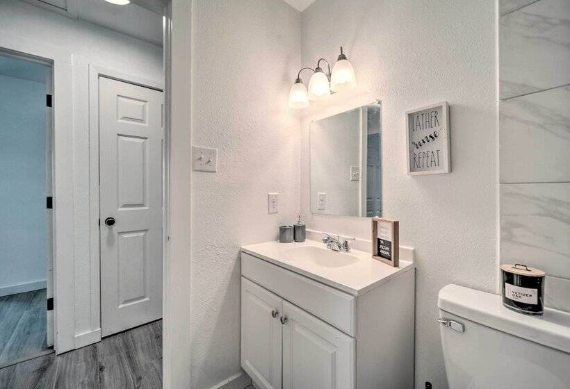 San Marcos Cottage W/ Large Private Backyard!