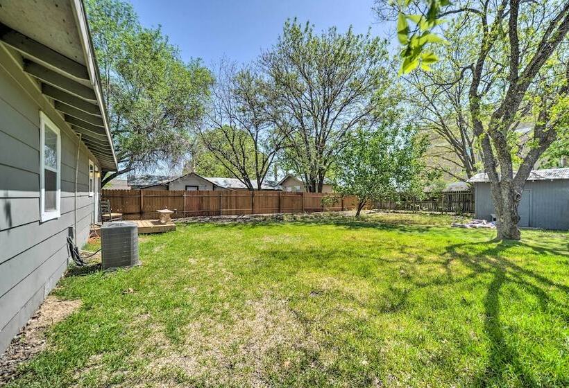 San Marcos Cottage W/ Large Private Backyard!