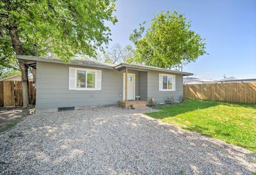 San Marcos Cottage W/ Large Private Backyard!