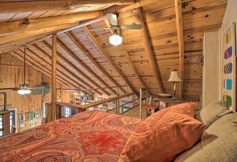 Scenic Greers Ferry Cabin W/ Deck + Fire Pit!