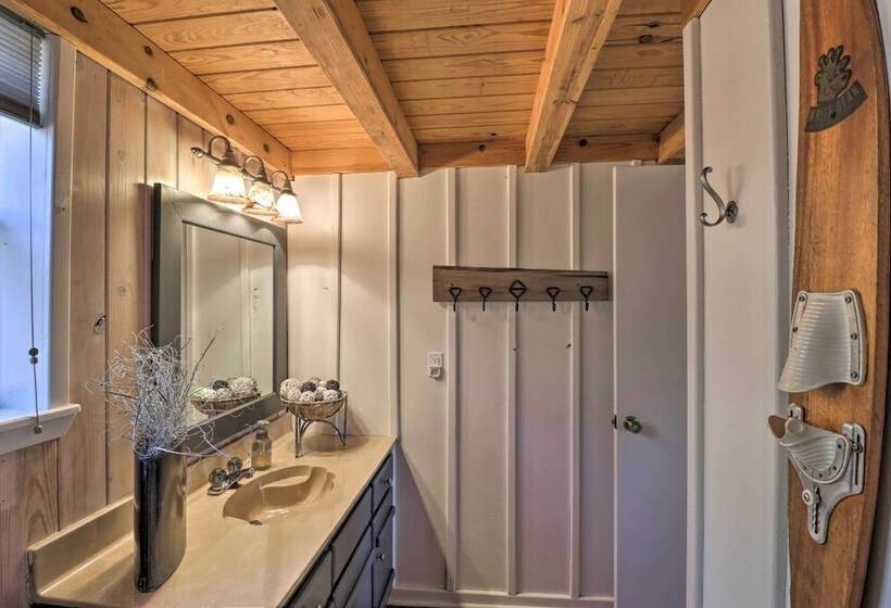 Scenic Greers Ferry Cabin W/ Deck + Fire Pit!