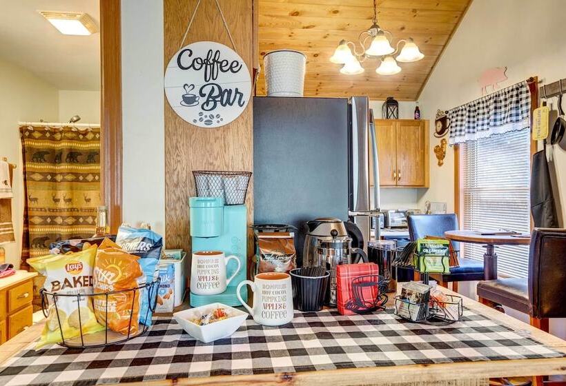 Scenic Marble Cabin W/ Fire Pit!