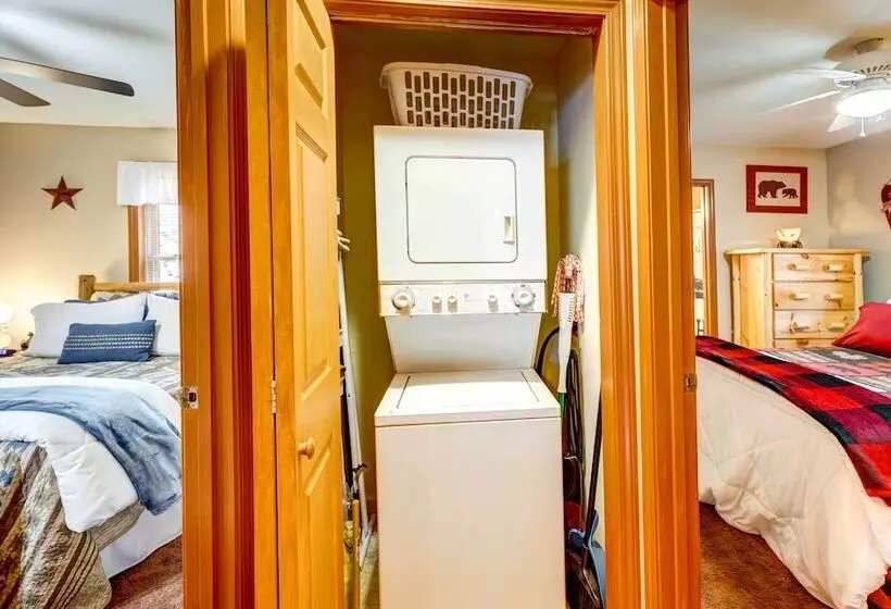 Scenic Marble Cabin W/ Fire Pit!