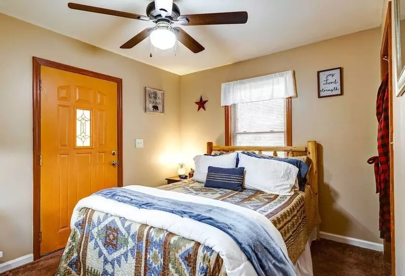 Scenic Marble Cabin W/ Fire Pit!