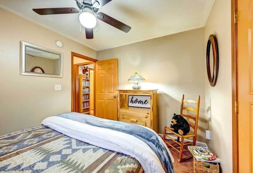 Scenic Marble Cabin W/ Fire Pit!