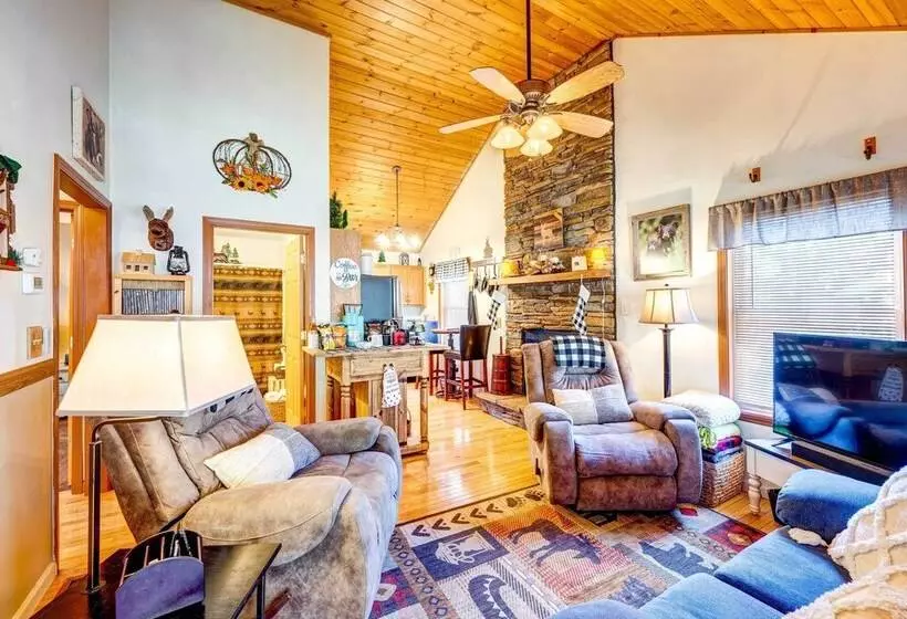 Scenic Marble Cabin W/ Fire Pit!