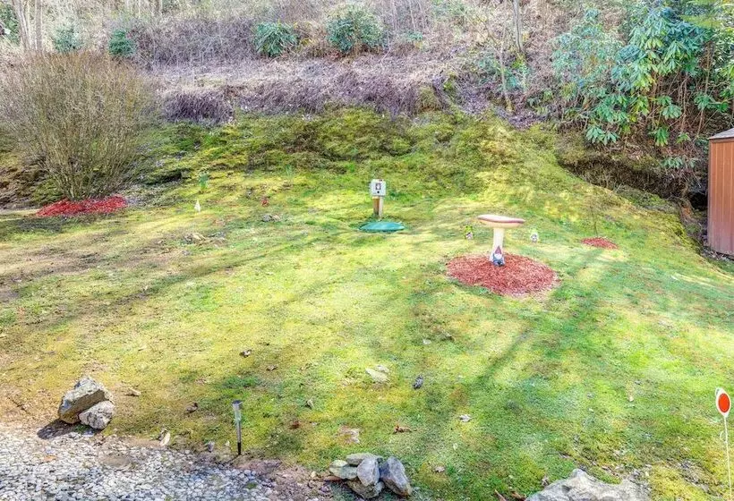 Scenic Marble Cabin W/ Fire Pit!