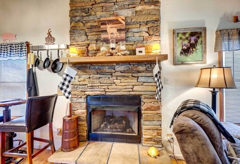 Scenic Marble Cabin W/ Fire Pit!