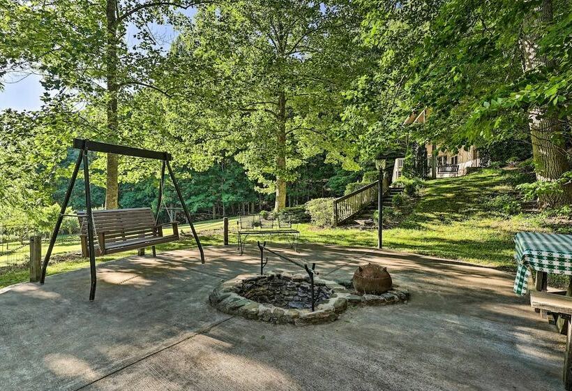 Serene Mountain Retreat W/ Hot Tub & Grills!
