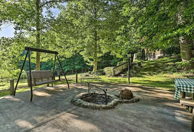 Serene Mountain Retreat W/ Hot Tub & Grills!