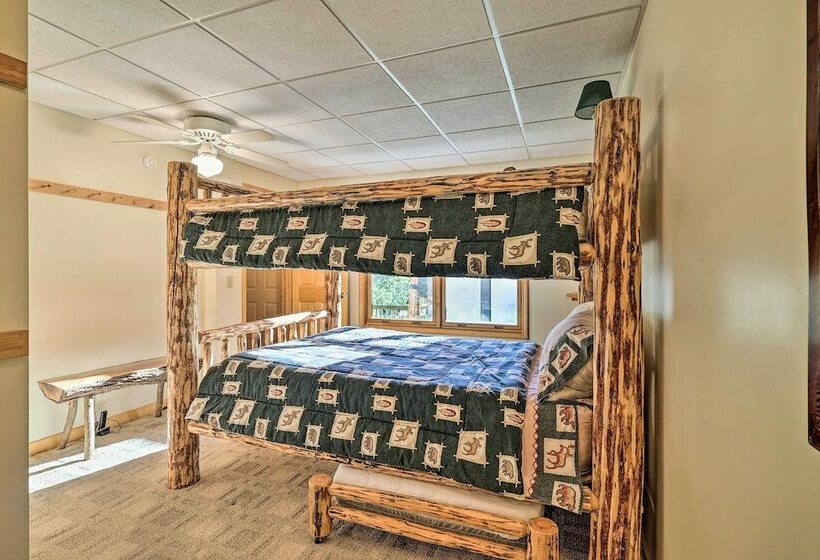 Serene Mountain Retreat W/ Hot Tub & Grills!