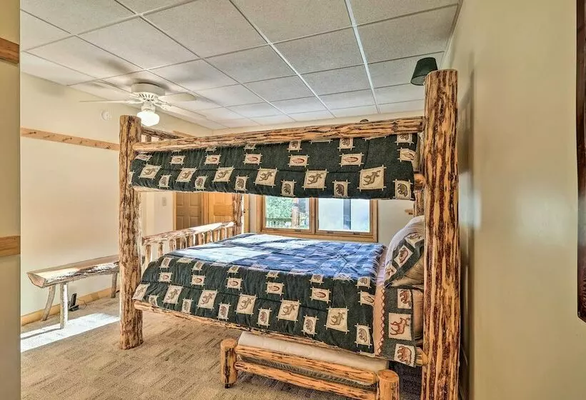 Serene Mountain Retreat W/ Hot Tub & Grills!