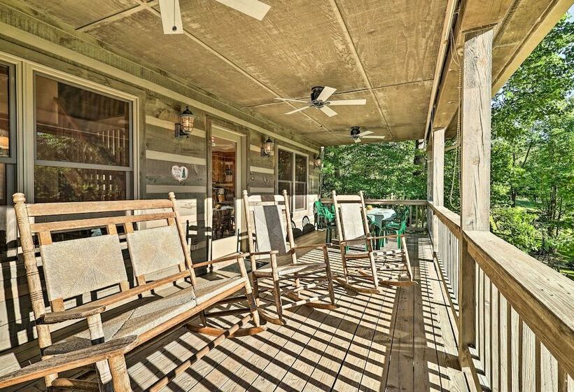 Serene Mountain Retreat W/ Hot Tub & Grills!