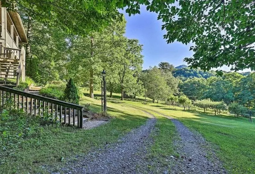 Serene Mountain Retreat W/ Hot Tub & Grills!