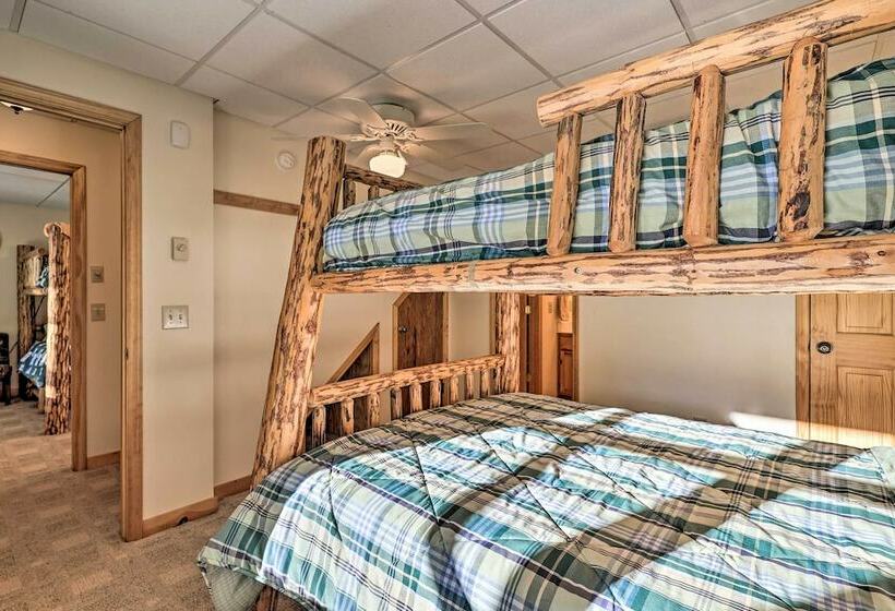 Serene Mountain Retreat W/ Hot Tub & Grills!