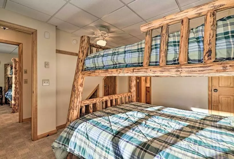 Serene Mountain Retreat W/ Hot Tub & Grills!