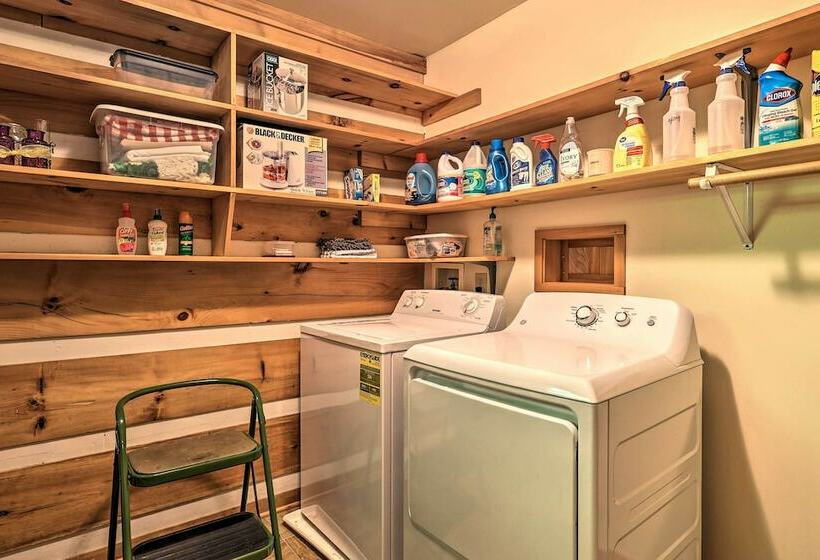 Serene Mountain Retreat W/ Hot Tub & Grills!