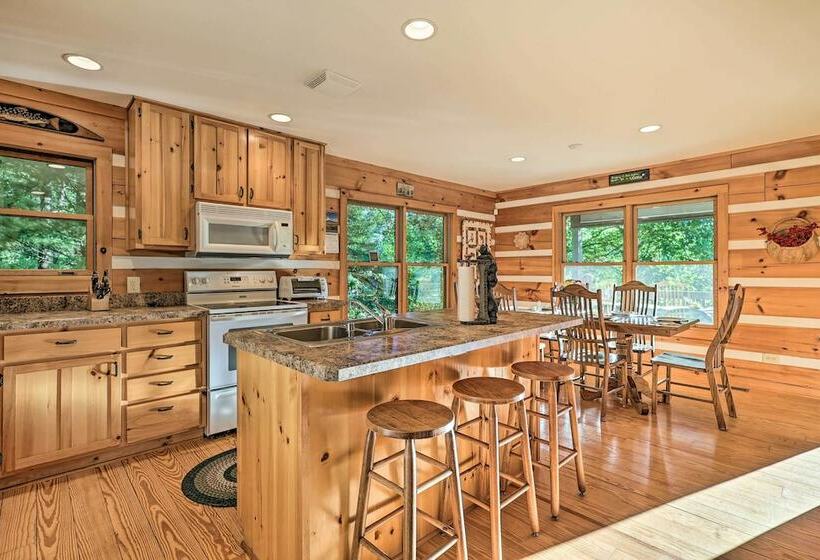 Serene Mountain Retreat W/ Hot Tub & Grills!