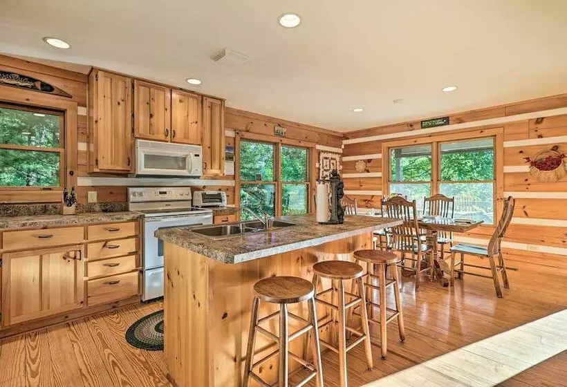 Serene Mountain Retreat W/ Hot Tub & Grills!