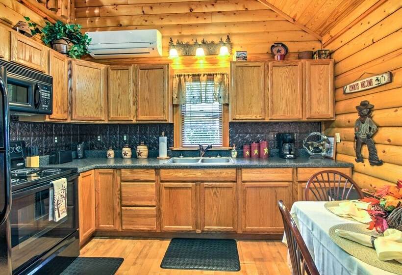 Smoky Mountain Rustic Log Cabin W/ Furnished Patio