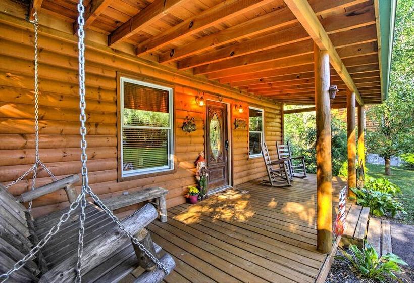 Smoky Mountain Rustic Log Cabin W/ Furnished Patio