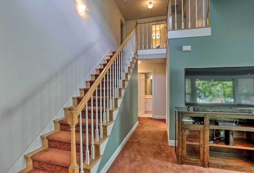 Spacious Downtown Chico Home ~ Half Mile To Csu!