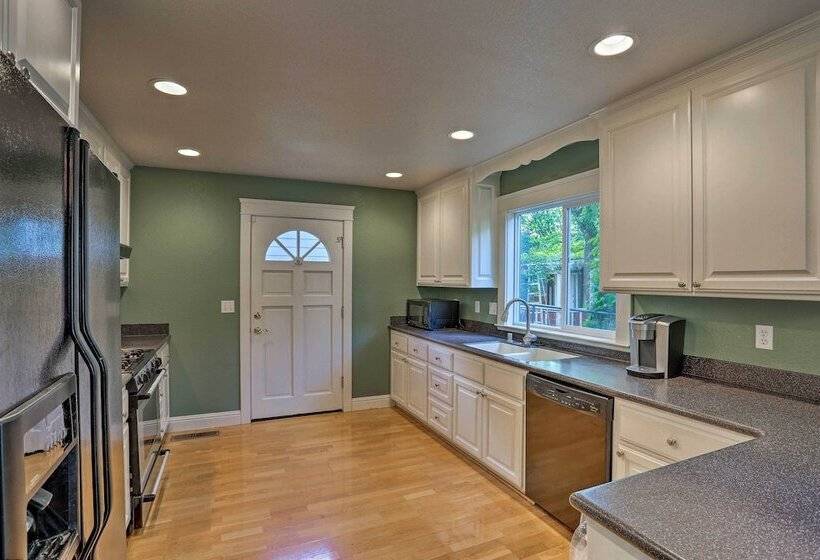 Spacious Downtown Chico Home ~ Half Mile To Csu!