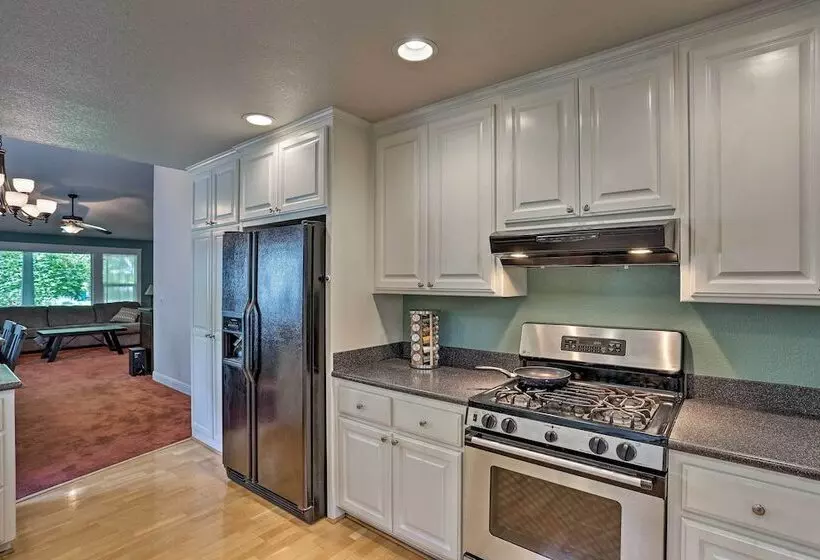 Spacious Downtown Chico Home ~ Half Mile To Csu!