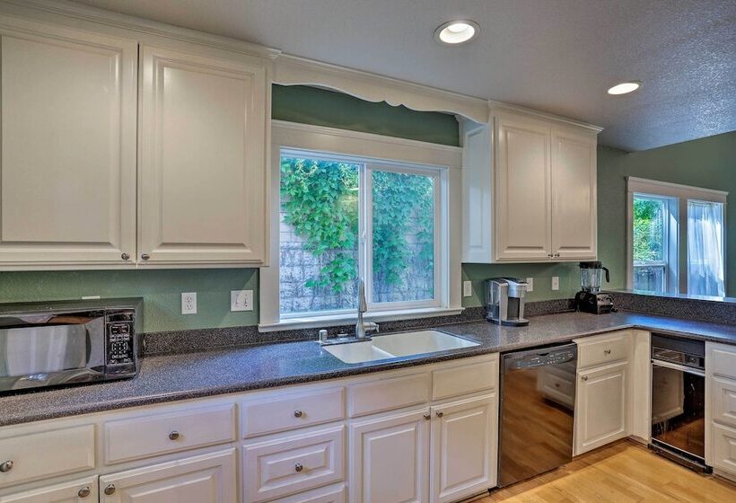 Spacious Downtown Chico Home ~ Half Mile To Csu!