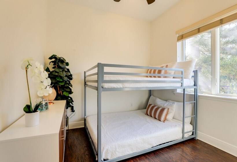 Sunny Sarasota Abode W/ Yard ~ 1 Mi To Dtwn!